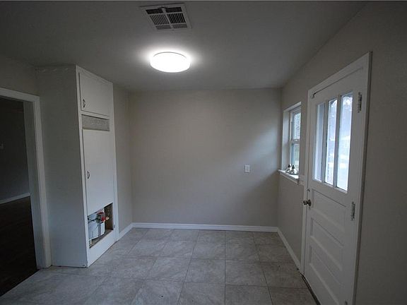 4th image of 2215 NE 24th St