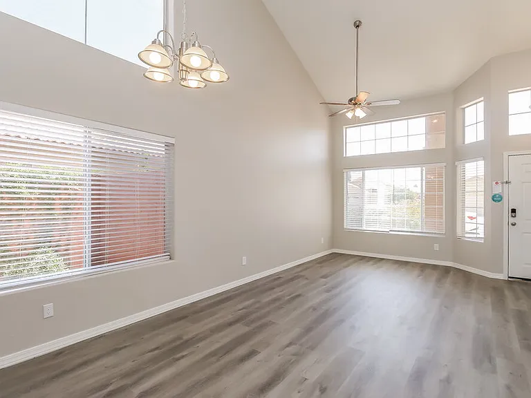 1036 W Olive Ave — Photo 8