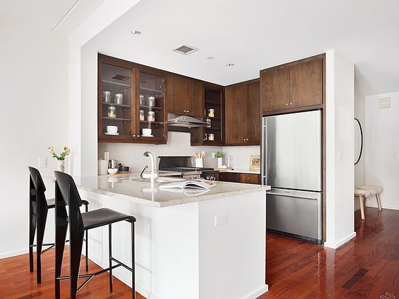 5th image of 270 W 19th St APT 5B