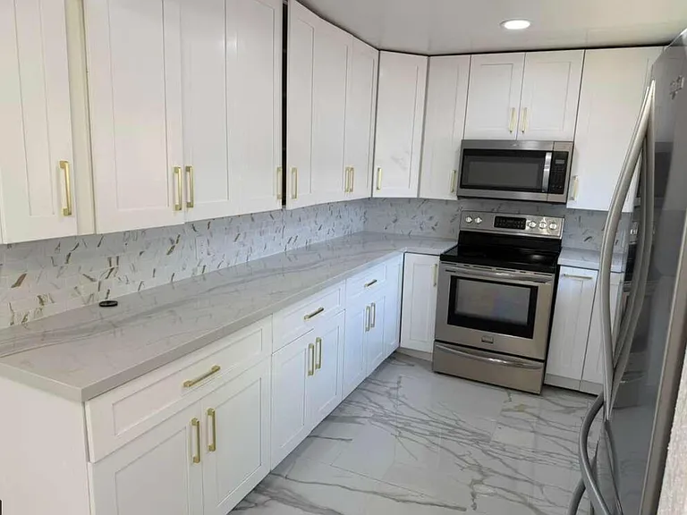 160 SE 15th Ave #A — Photo 2
