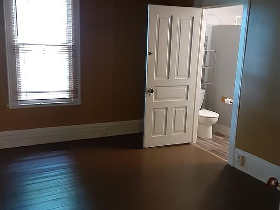 4th image of 834 Morgan St