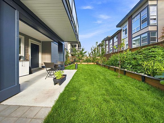 3rd image of 45558 Meadowbrook Dr
