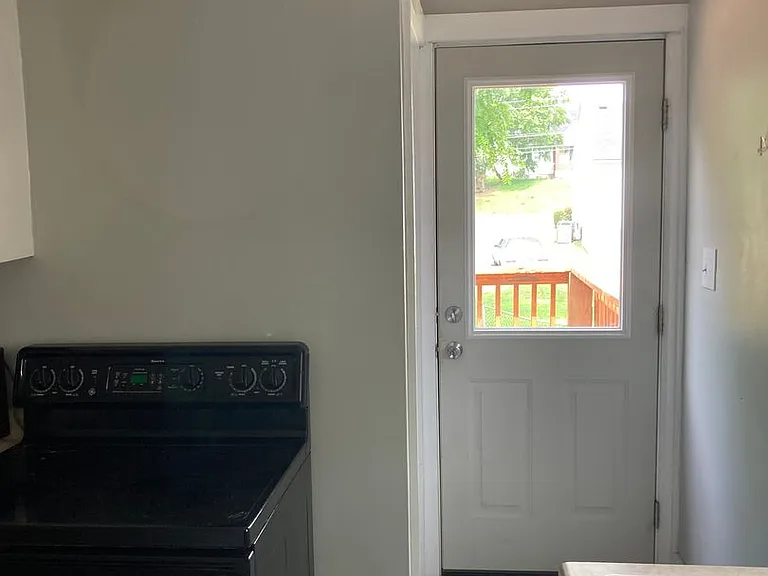 504 Henry St — Photo 20