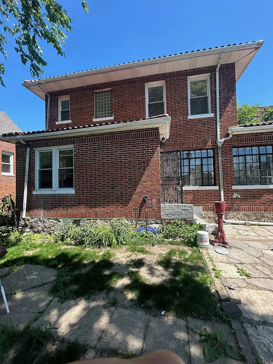 Building Photo - 722 E 231st St #1