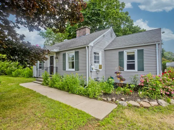 35 Pinehurst St, Westfield, MA 01085