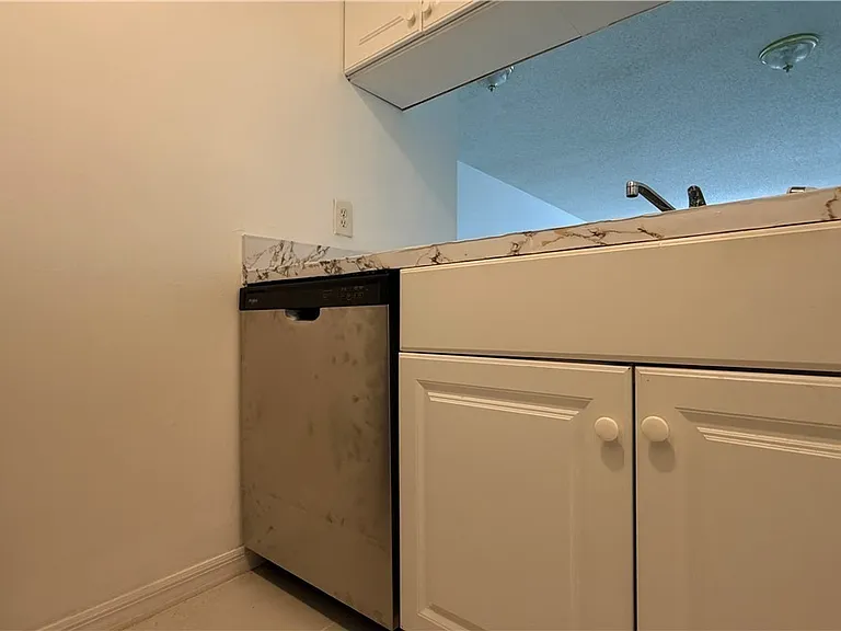 3407 Winkler Ave #309 — Photo 5