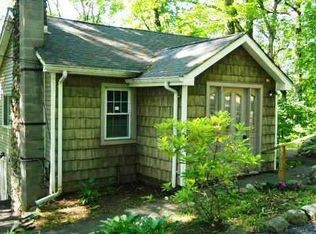 93 Hollow Brook Rd, Lake Peekskill, NY 10537