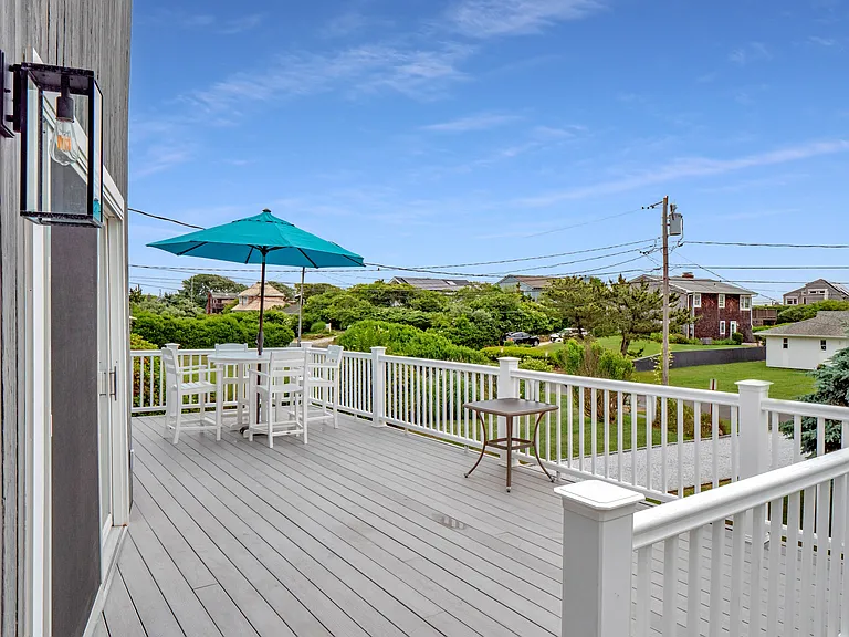 32 Sanger Pl — Photo 3