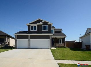 6422 Via Sorrento Dr, Lincoln, NE 68523