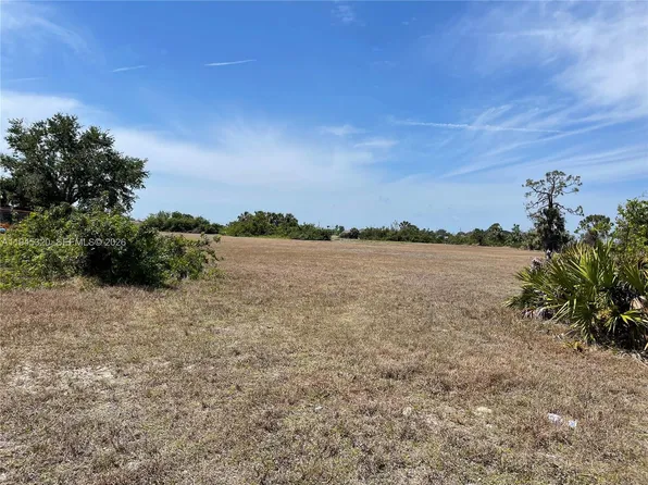 2818 NE 1st Pl, Cape Coral, FL 33909
