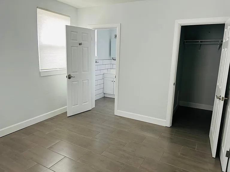 105 W 16th St — Photo 11