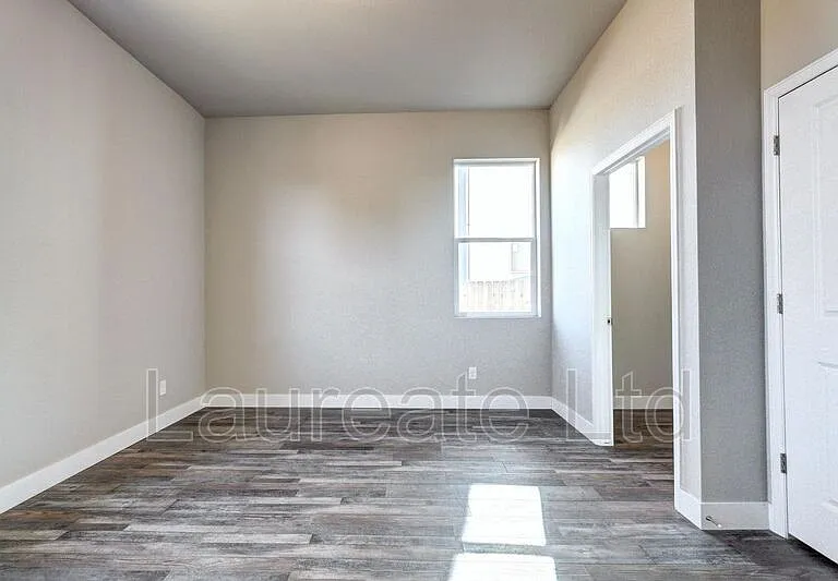 1433 S Kenton St — Photo 16