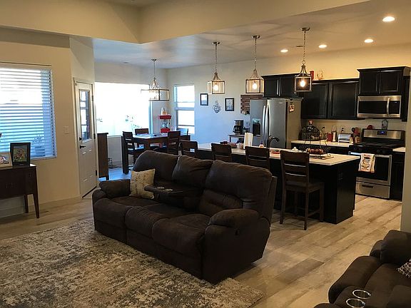 2nd image of 3136 Grama Ave