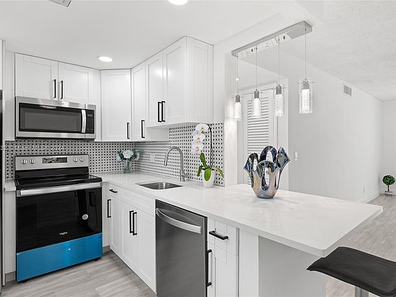 3rd image of 2515 NE 1st Ct APT 205