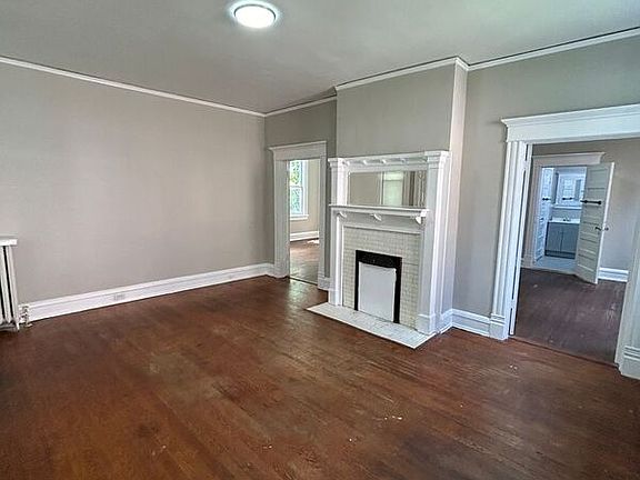 4th image of 3002 Montrose Ave