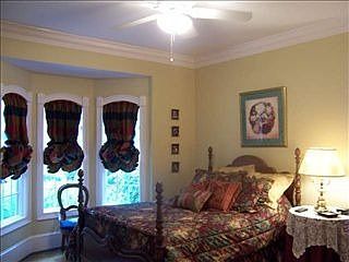 1st image of 551 Fairview Dr