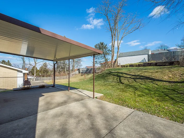 743 Elm Dr — Photo 8