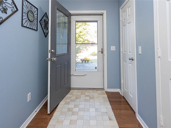 3rd image of 83 Portsmouth Dr