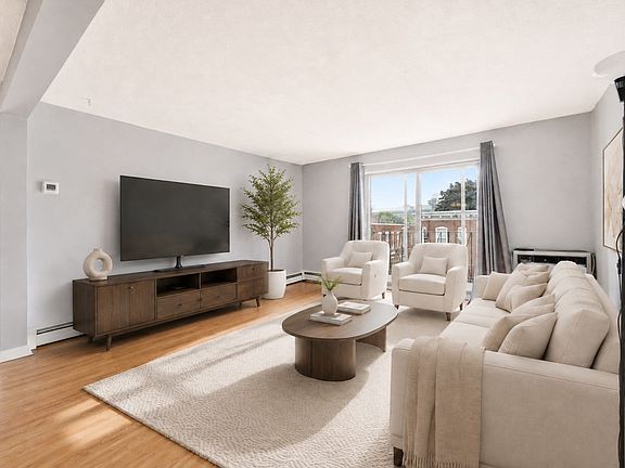 4th image of 26 Waverly St APT 405