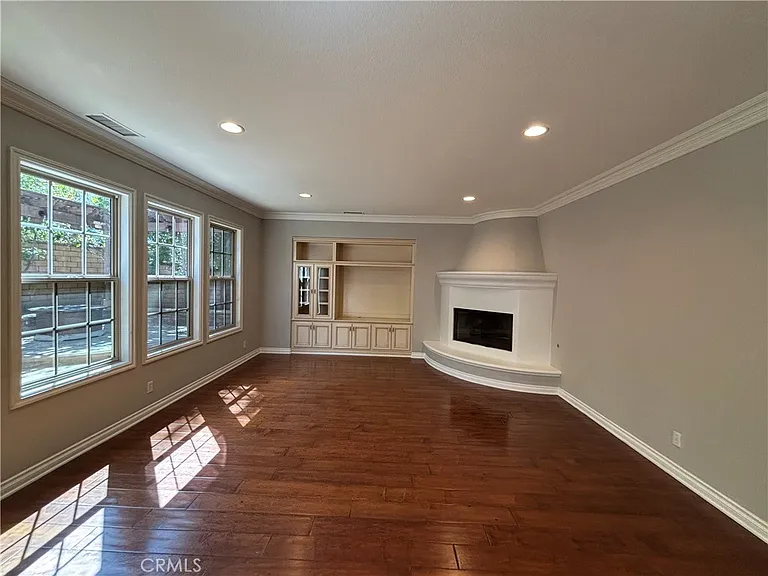 36 Grassland — Photo 2