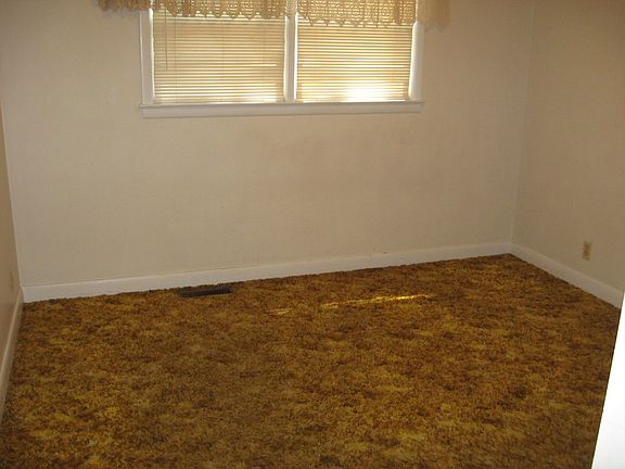 2nd image of 511 Rosewood Dr