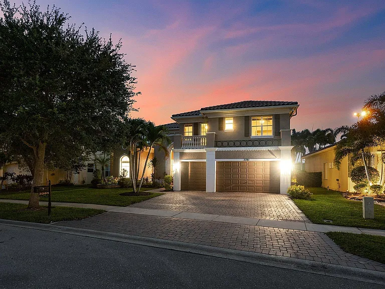 3381 Lago De Talavera — Photo 2