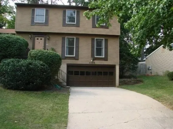 1300 Grant St, Herndon, VA 20170