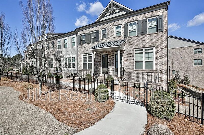 1st image of 2330 McLean Chase SE