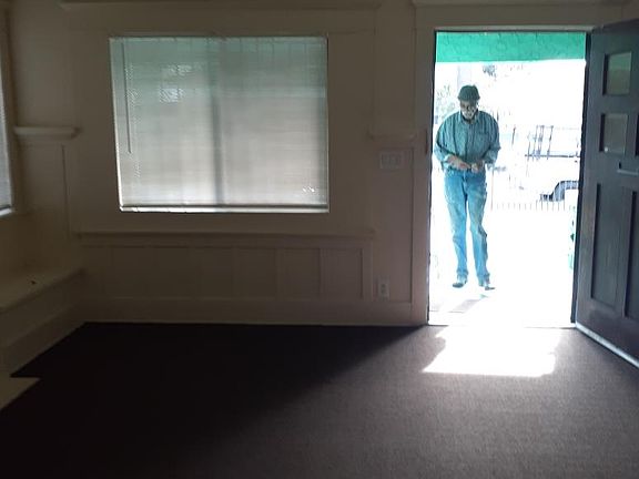 5th image of 857 W 53rd St