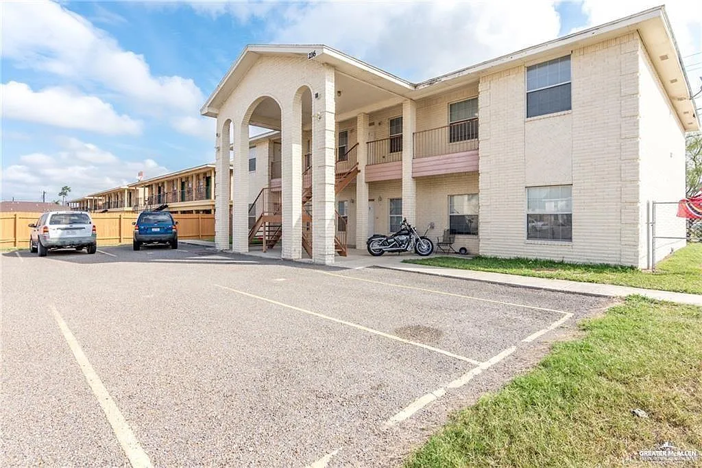 2 bed, 1.0 bath, 949 sqft, $750 — Photo 1