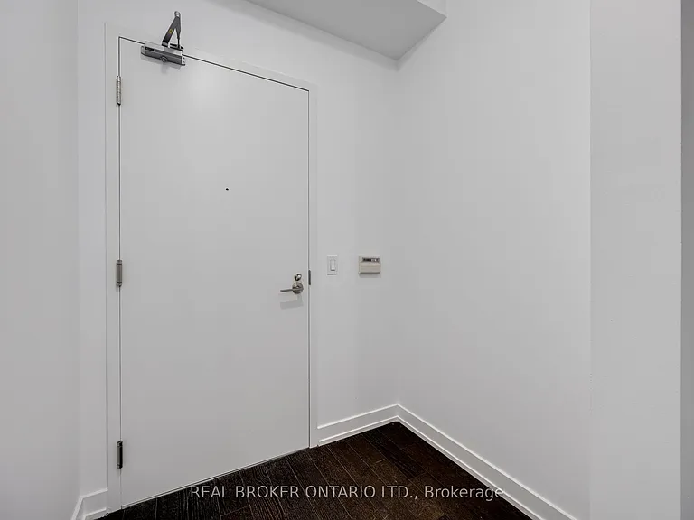 1030 King St W #Penthouse 25 — Photo 3