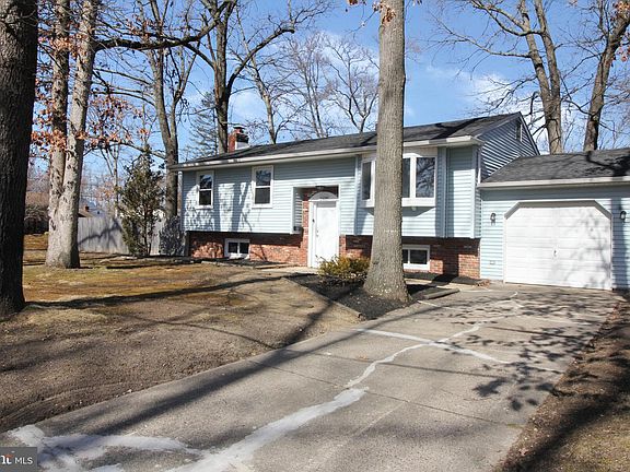4th image of 1608 White Oak Ln