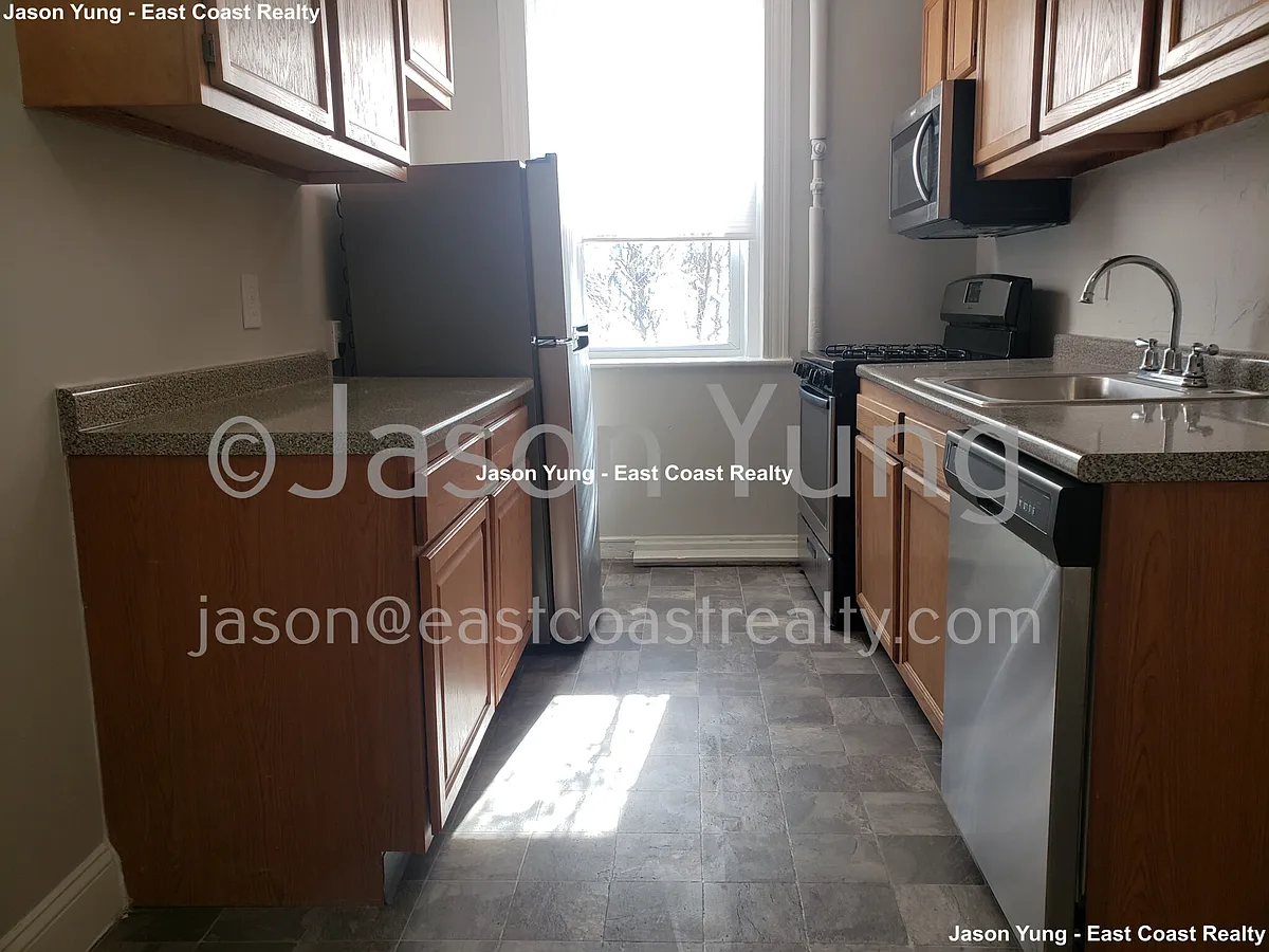 Building Photo - 55 Linden St #3