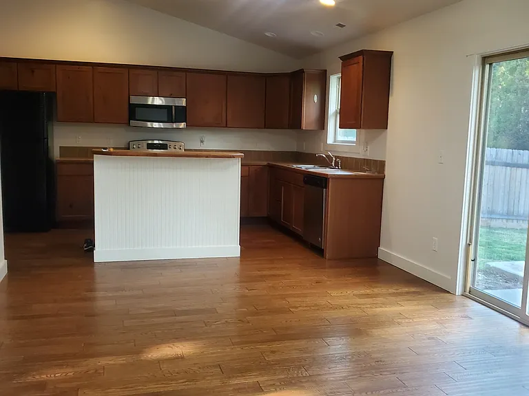 2420 E Clackamas Ct — Photo 5