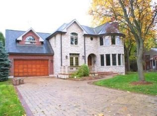1147 Longmeadow Dr, Glenview, IL