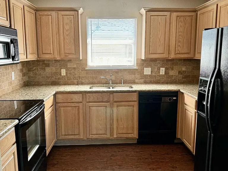 2421 Esquire Dr — Photo 8
