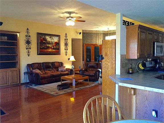 3rd image of 629 SW 153rd St