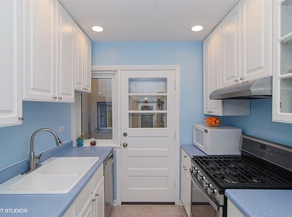4th image of 1423 N Harlem Ave APT B