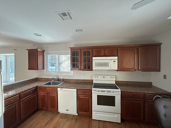 4th image of 102 Arrowood Rd Unit B