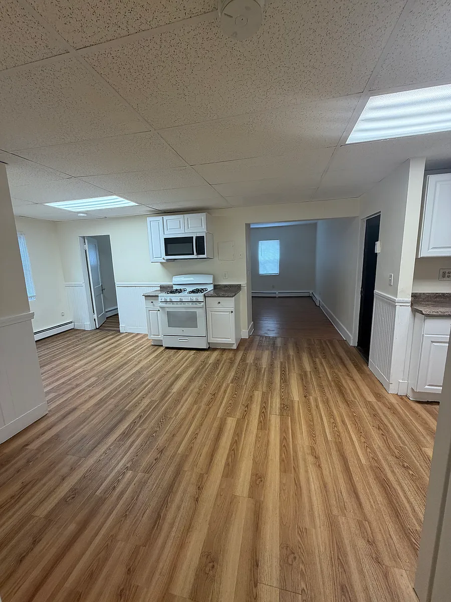 Building Photo - 14 Park St #B