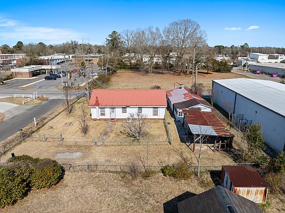 3rd image of 309 Heatley St