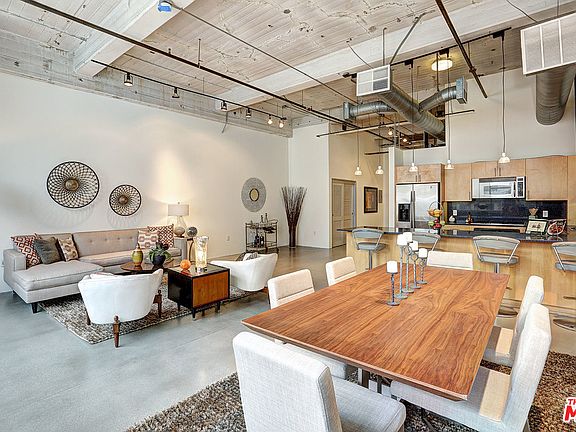 4th image of 1130 S Flower St APT 305