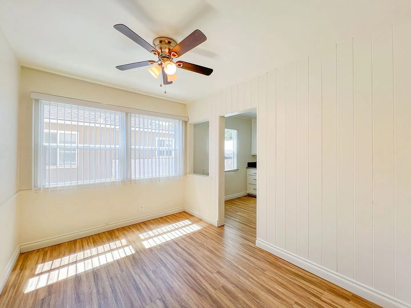 Long Beach 3 Bedroom 1.5 Bath House - 2 Car Garage - Large Yard - Huge Bonus Room! — Photo 4