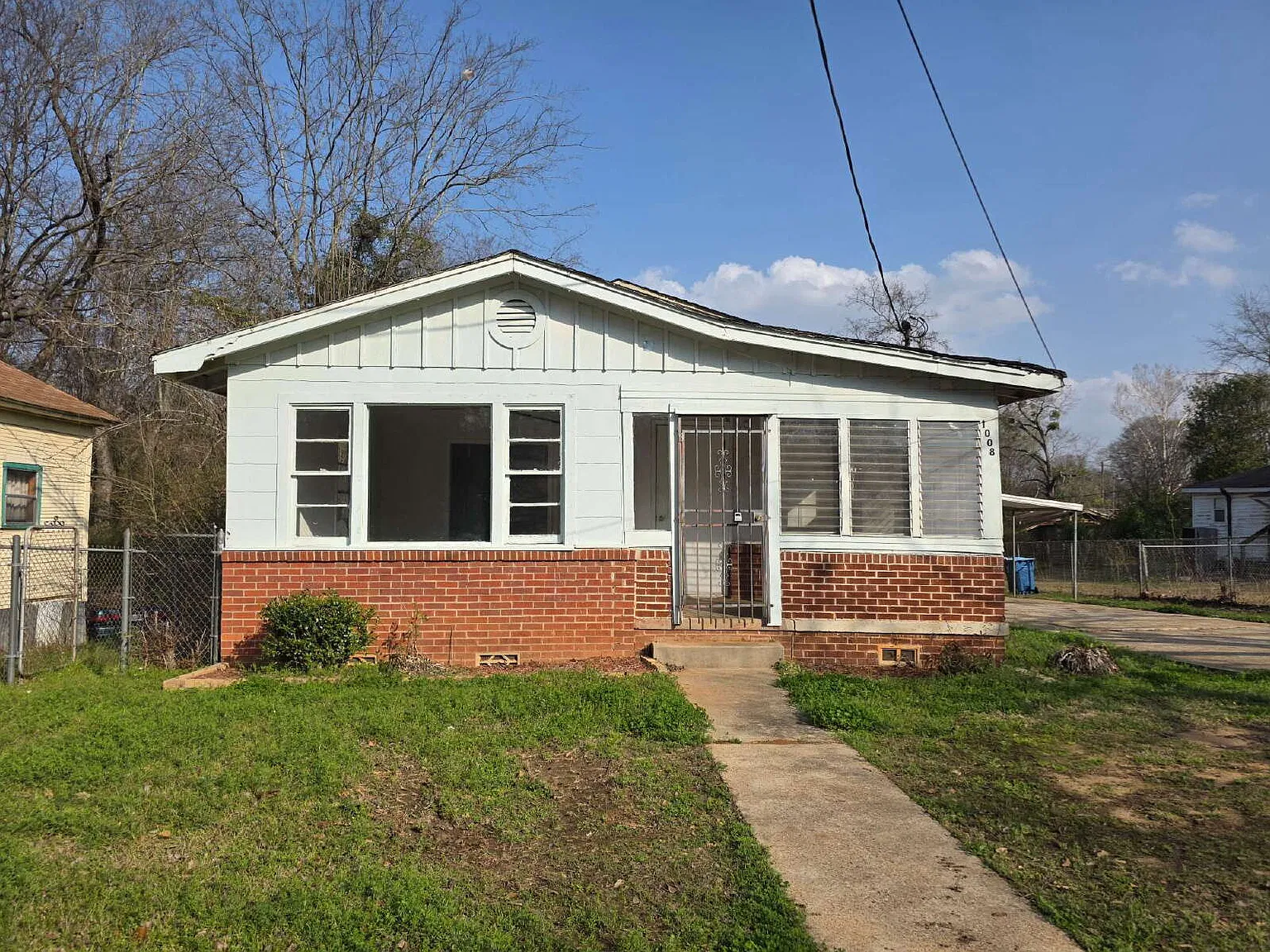 4 bed, 2.0 bath, 1320 sqft, $1,250 — Photo 1