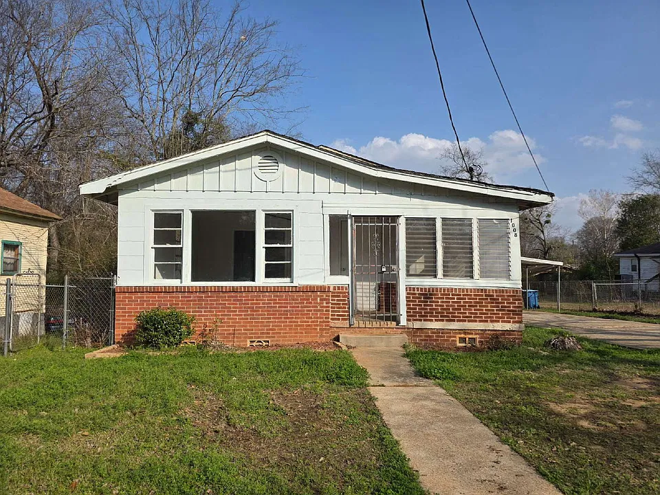 1008 Elmore St