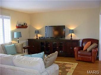2nd image of 89 Thorncliff Ln