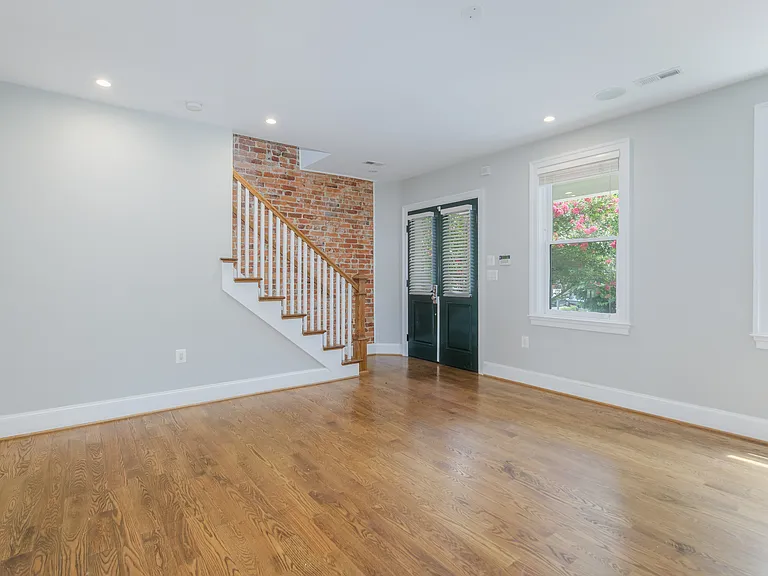 1022 Independence Ave SE — Photo 8