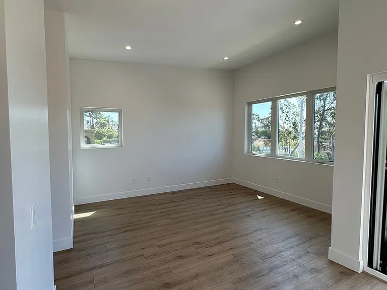 2332 F St — Photo 11
