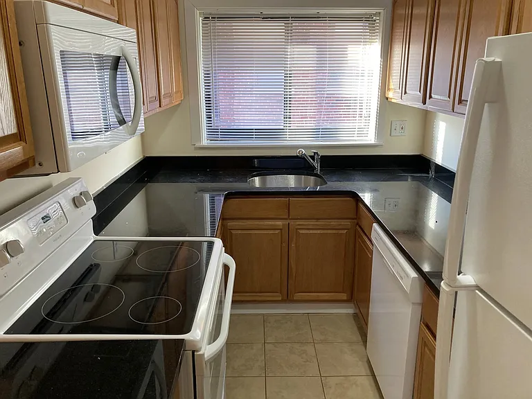 110 Longwood Ave #3 — Photo 8