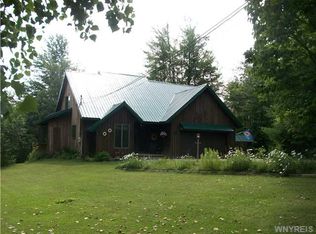 25 Woodhaven Dr, Springville, NY 14141
